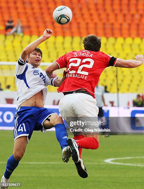 Artem Dzuba of FC Spartak Moscow battles for the ball with Alexander Sapeta of FC Dinamo Moscow during the Russian Football League Championship match...