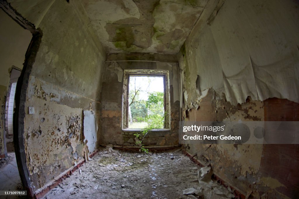 Abandoned secret soviet military base - Distressed Room with a window