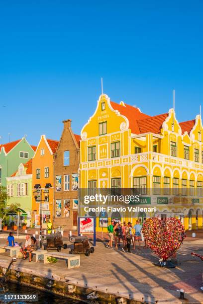 curazao, willemstad - distrito de punda - curaçao fotografías e imágenes de stock