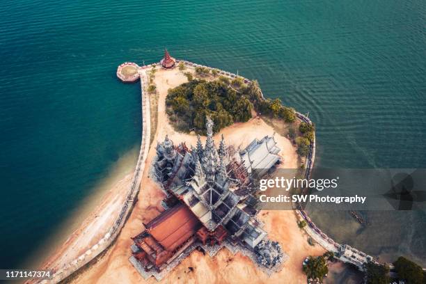 drone photo of the sanctuary of truth in pattaya - pattaya stock-fotos und bilder