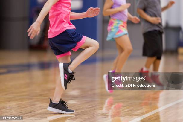 young children do cardio exercises - school gymnasium stock pictures, royalty-free photos & images