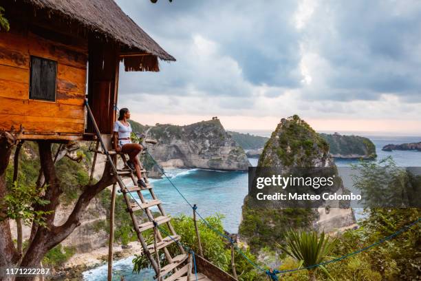 woman at treehouse, nusa penida, bali, indonesia - bali foto e immagini stock