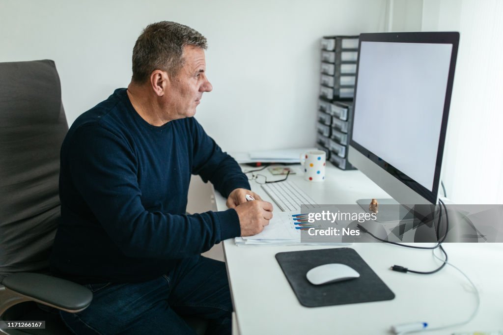 Fbi Agent Using Computer In Office High-Res Stock Photo - Getty Images