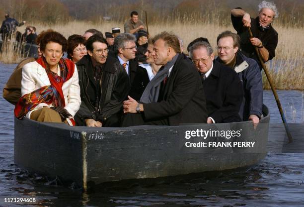 La ministre de l'Ecologie Roselyne Bachelot effectue une visite en barque dans le marais de Brière en compagnie de son homologue allemand, Juergen...