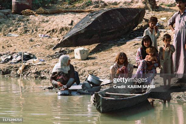 Photo d'illustration représentant une famille de pêcheurs chiites irakiens dans la région marécageuse du Sud de l'Irak Al-Ahwar , dont l'histoire...
