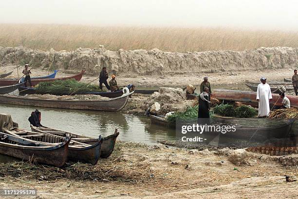 Iraq Farms Rivers 1,546 Iraqi Farmers Stock Photos, High-Res Pictures, and Images - Getty ...