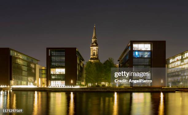 office buildings on the canal - copenhaguen - copenhague stock pictures, royalty-free photos & images