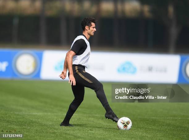 Antonio Candreva of FC Internazionale in action during FC Internazionale training session at Appiano Gentile on September 26, 2019 in Como, Italy.