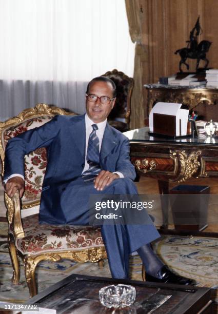 Jacques Chirac, président du RPR et maire de Paris, pose dans son bureau de l'Hotel de Ville, le 24 août 1978, lors de la réception de Vladimir F....