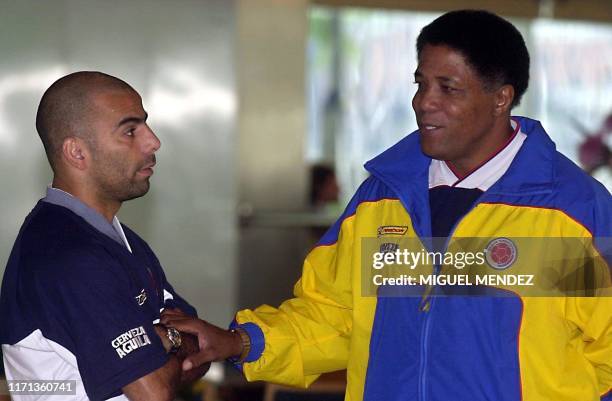 Francisco Maturana Garcia , head coach of the Colombian soccer team, talks to Mauricio Serna in the lobby of a hotel in Buenos Aires, 01 June 2001....