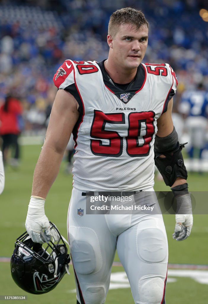 John Cominsky of the Atlanta Falcons is seen after the game against  Photo d'actualité - Getty Images