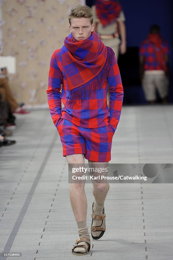 Louis Vuitton - Mens Spring 2012 Runway - Paris Menswear Fashion Week