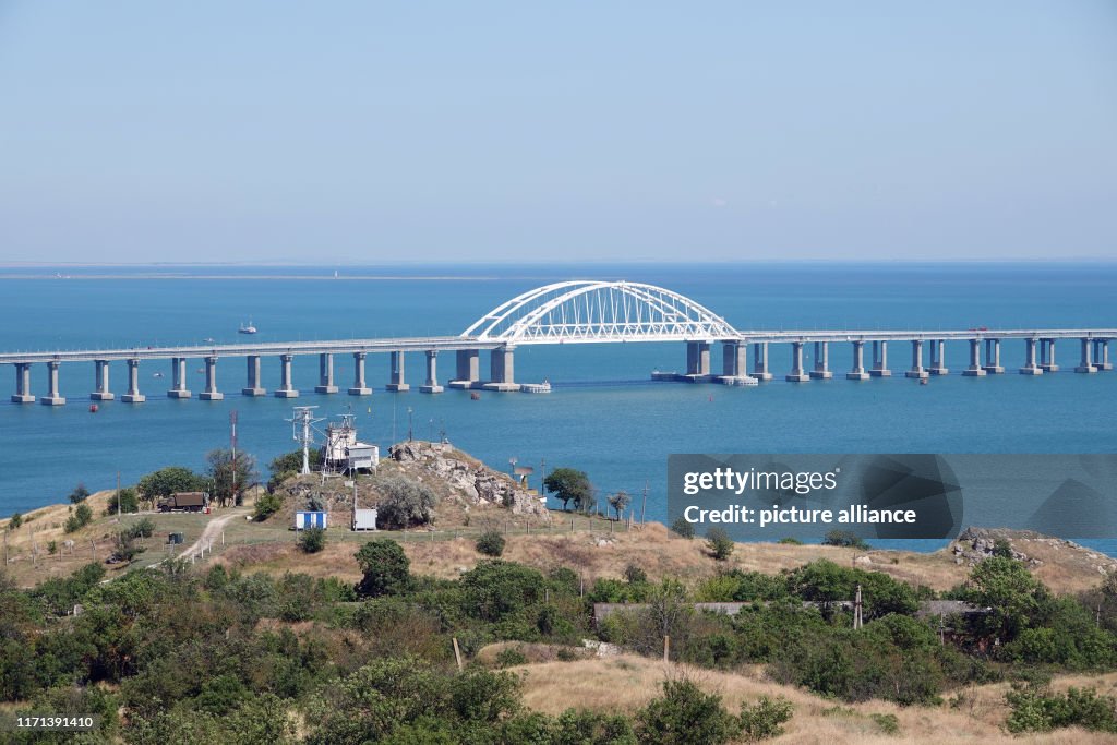 Dpa-Story: "Russian" life in Crimea