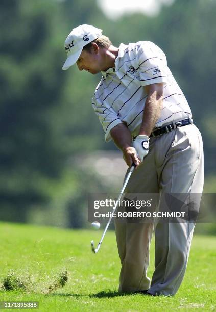 David Toms hits an approach shot 18 August 2001, during third round of the 83rd PGA Championship at the Atlanta Athletic Club in Duluth, GA. Toms...