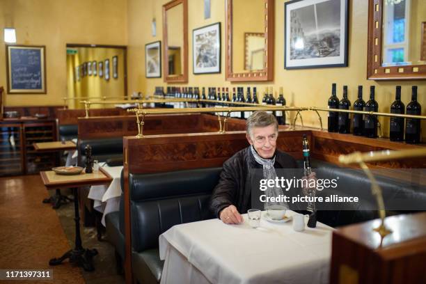 September 2019, Berlin: Rolf Kühn, jazz musician and composer, sits at a table in front of a cup of coffee in the restaurant Manzini in the district...