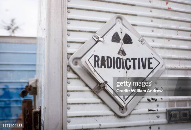 radioactive warning sign shipping truck trailer - radioactive wallpaper stock-fotos und bilder