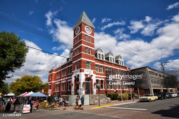 city hall, duncan, bc, canada - duncan british columbia stock pictures, royalty-free photos & images