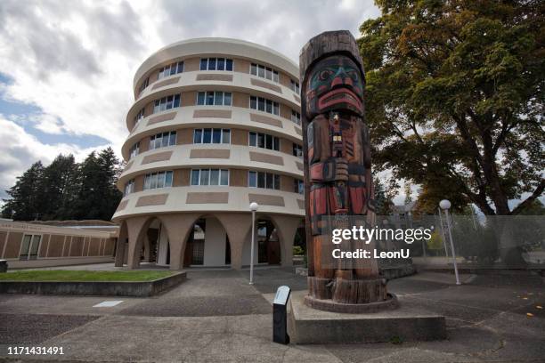 totem poles, duncan, bc,canada - duncan stock pictures, royalty-free photos & images