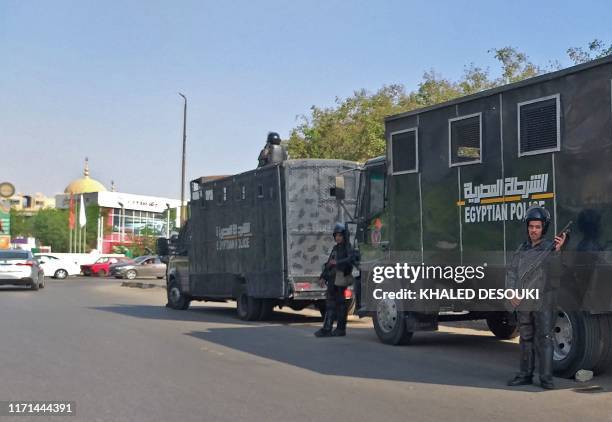 Egyptian riot police stand guard in Egypt's capital Cairo on September 27, 2019. - Egypt's President dismissed today a call for a second weekend of...