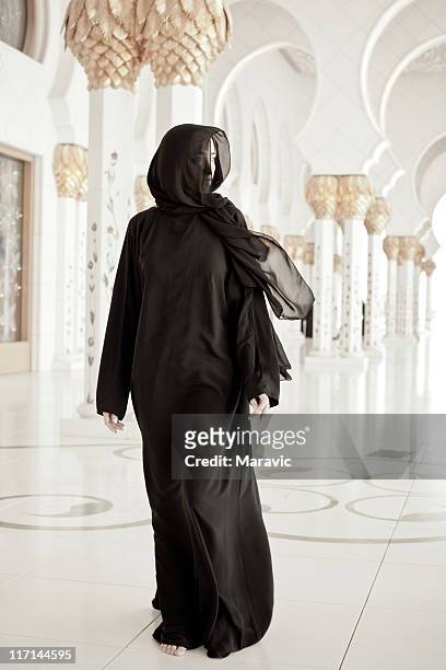 woman in abaya - nikab stock pictures, royalty-free photos & images