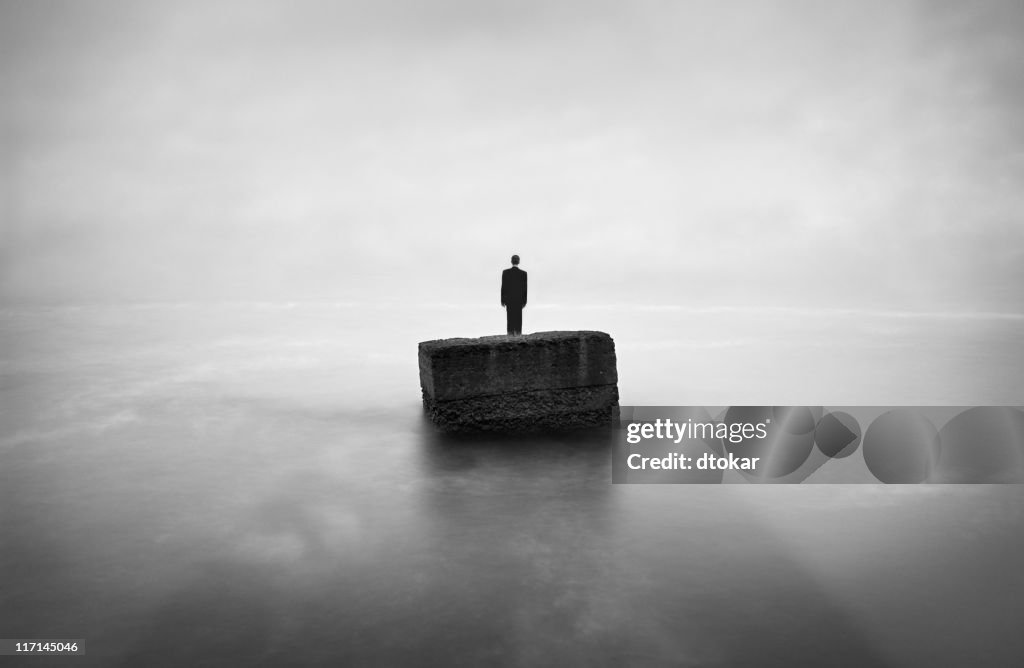 Homem Enterrado em uma pedra