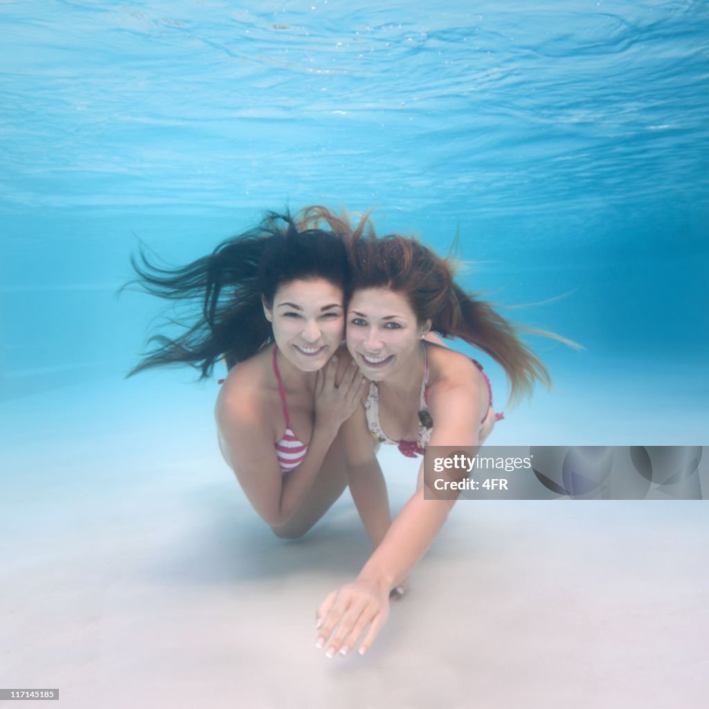 Beautiful Pool Mermaids - Underwater Fun (XXXL)
