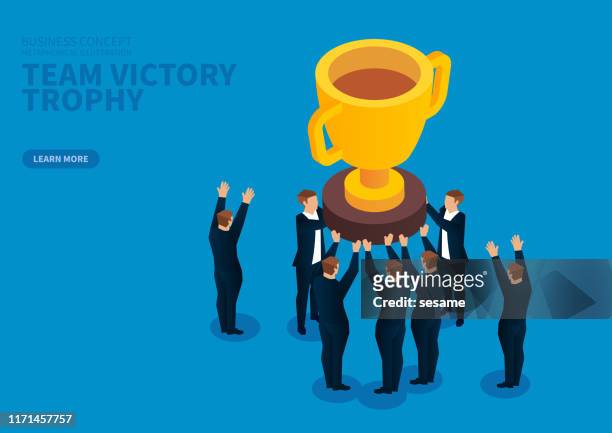 ilustraciones, imágenes clip art, dibujos animados e iconos de stock de equipo de negocios celebra la victoria y levanta trofeo - sujetar en el aire
