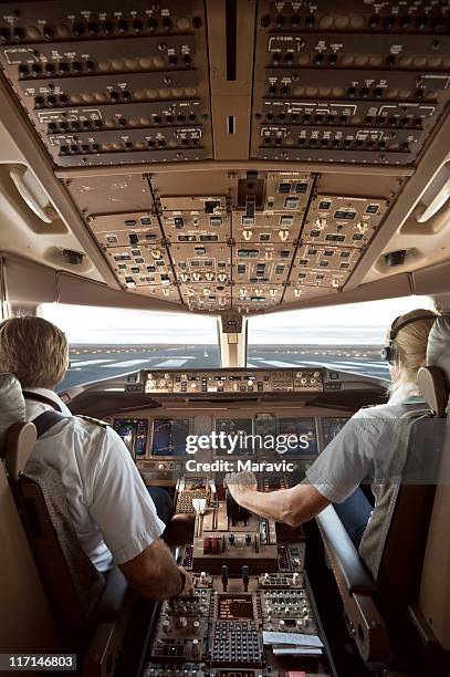 aircraft cockpit - landing touching down stock pictures, royalty-free photos & images