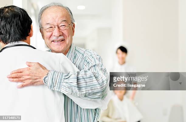 patient who thanks his doctor - thank you smile stock pictures, royalty-free photos & images
