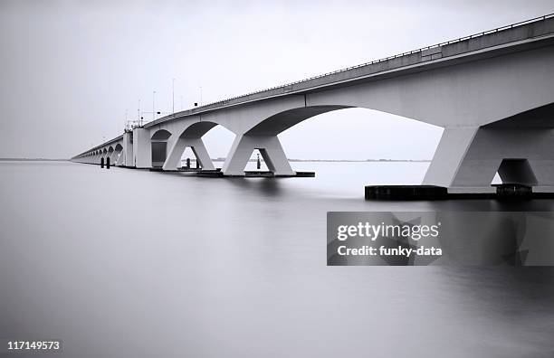 provinz zeeland brücke in long exposure - zealand stock-fotos und bilder