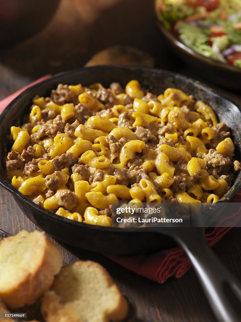Hambúrguer e jantar Macarrão com queijo