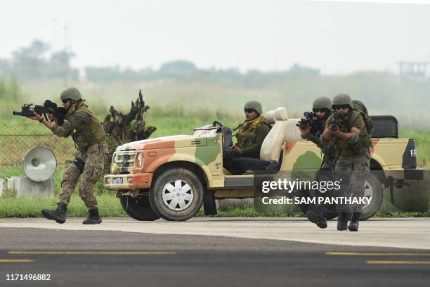 Air Force Garud Commandos Photos and Premium High Res Pictures - Getty ...