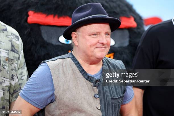 Axel Prahl attends the premiere of the movie "Angry Birds 2 - Der Film" at CineStar on September 01, 2019 in Berlin, Germany.