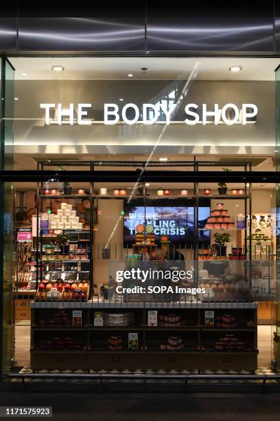 Body Shop Sign Photos and Premium High Res Pictures - Getty Images