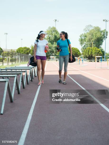 track teammates walking together - college sports team stock pictures, royalty-free photos & images