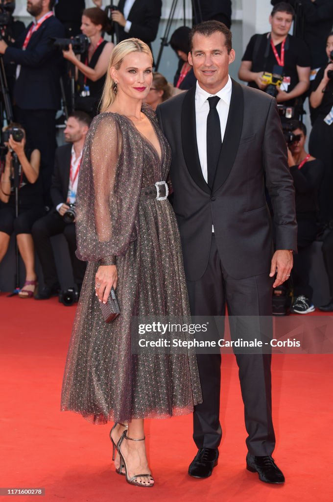 Molly Sims and Scott Stuber walk the red carpet ahead of the "The