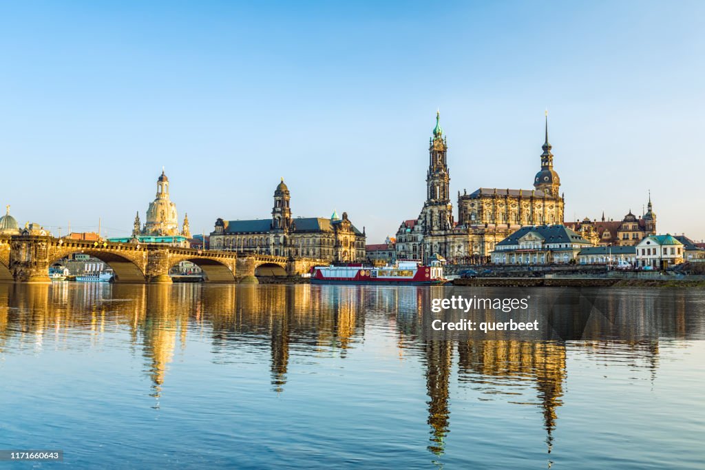 Skyline Dresden mit Elbe