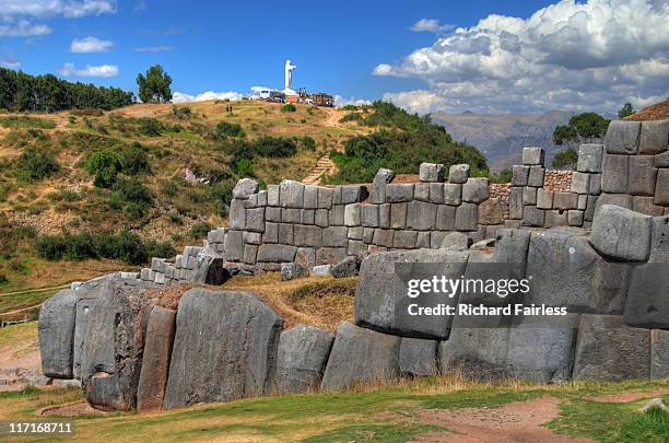 inca stones of sacsayhuaman - bezirk cuzco stock-fotos und bilder