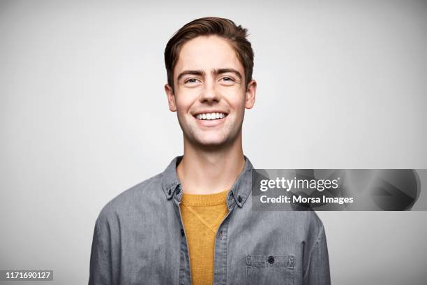 handsome entrepreneur against white background - young men portrait fotografías e imágenes de stock