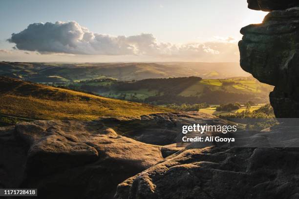 peak district over rocks with sunshine - sheffield fotografías e imágenes de stock