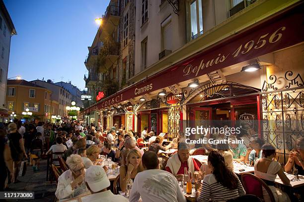 cafe restaurant at evening. - crowded cafe stock pictures, royalty-free photos & images