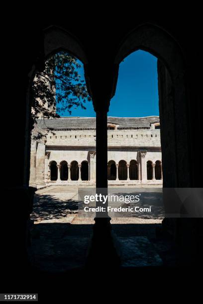 cloister of saint-trophime - arles stock-fotos und bilder