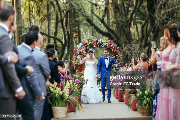 幸福的新婚夫婦 - wedding ceremony 個照片及圖片檔