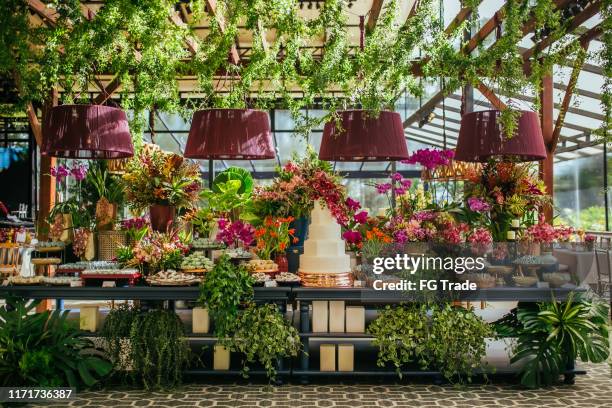 beautiful wedding cake table - indoor wedding ceremony stock pictures, royalty-free photos & images