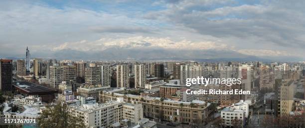santiago chile skyline with the andes mountains - santiago região metropolitana de santiago - fotografias e filmes do acervo