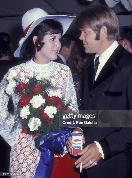 Musician Glen Campbell and Billie Jean Nunley attend Honor America Day on July 4, 1970 in Washington, D.C.