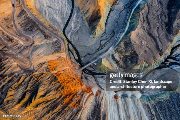 the aerial view of anjihai canyon, xinjiang - land photos et images de collection