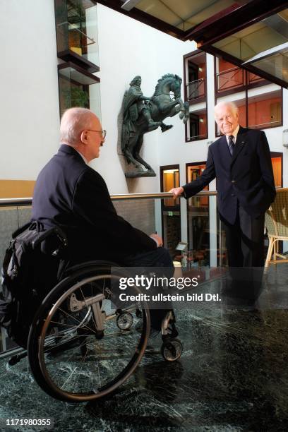 Prof. Kurt Biedenkopf im Gespräch mit Prof. Norbert Vojta -im Hotel Großer Kurfürst, Berlim