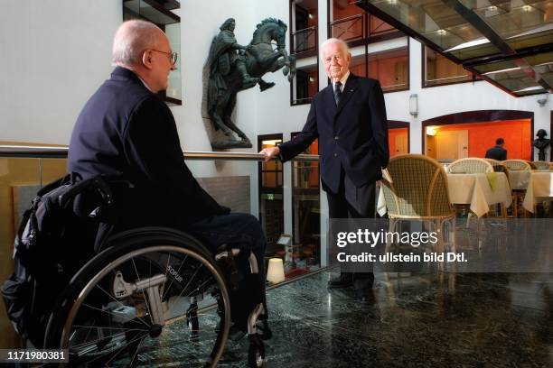 Prof. Kurt Biedenkopf im Gespräch mit Prof. Norbert Vojta -im Hotel Großer Kurfürst, Berlim