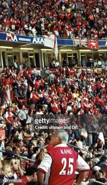 Cup Final 2001 Cardiff Millenium Stadium Stadion Arsenal vs. Liverpool
